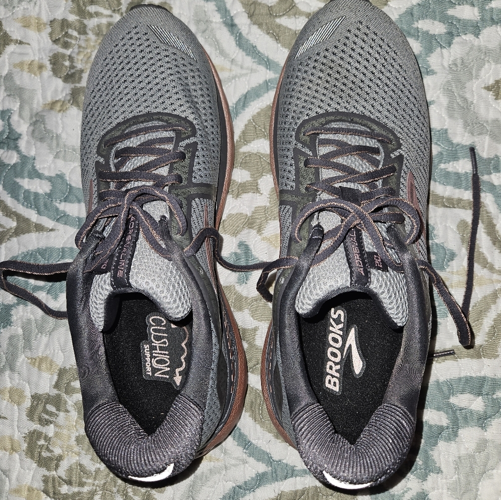 Brooks womens 11 running shoes